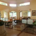 丽都拉佩拉尼拉酒店