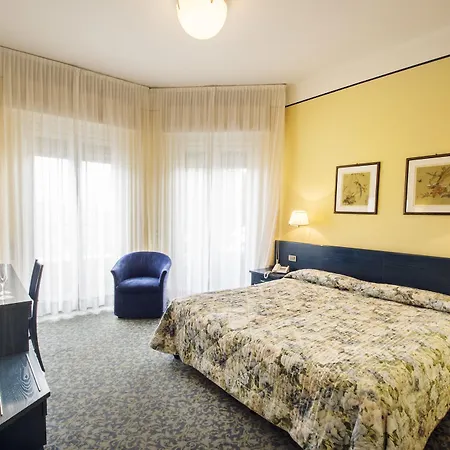 Hotell Lido La Perla Nera 3*