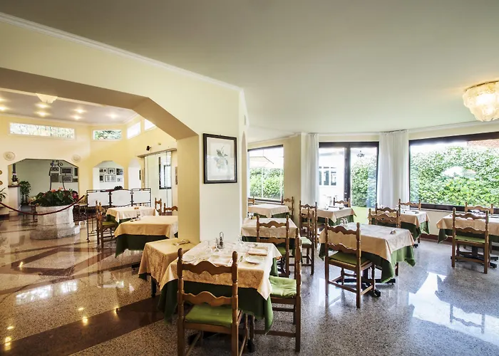 מלון Lido La Perla Nera 3*