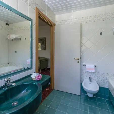 Готель Lido La Perla Nera 3*