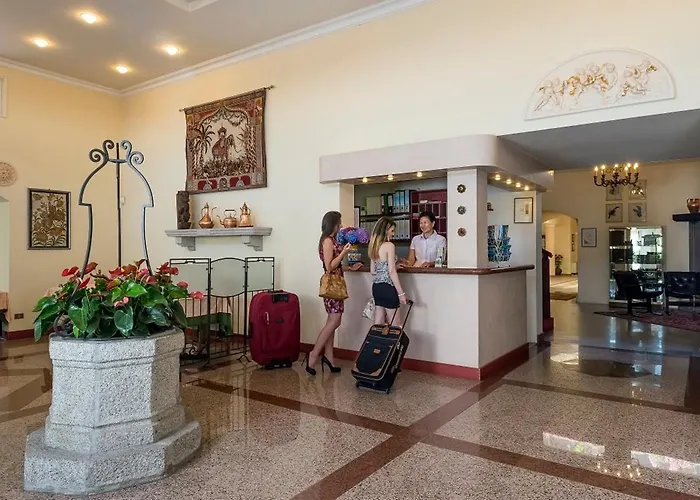 Hotell Lido La Perla Nera 3*